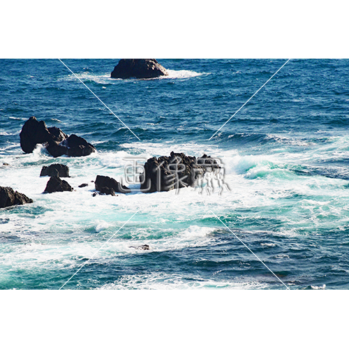 岩に波が打ち寄せる海の写真 1 画像衆