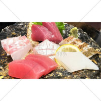 お皿に盛った6種の刺身の写真素材