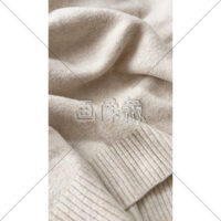 白いニットセーターの写真素材
