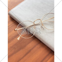 本と眼鏡の写真素材